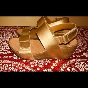 Clarks wedges!! 🌞